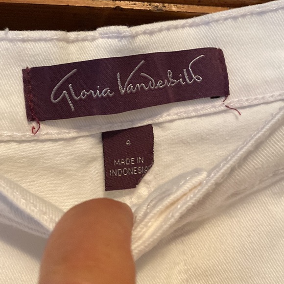 New Gloria Vanderbilt White Highwaisted Mom Jeans - Picture 4 of 8